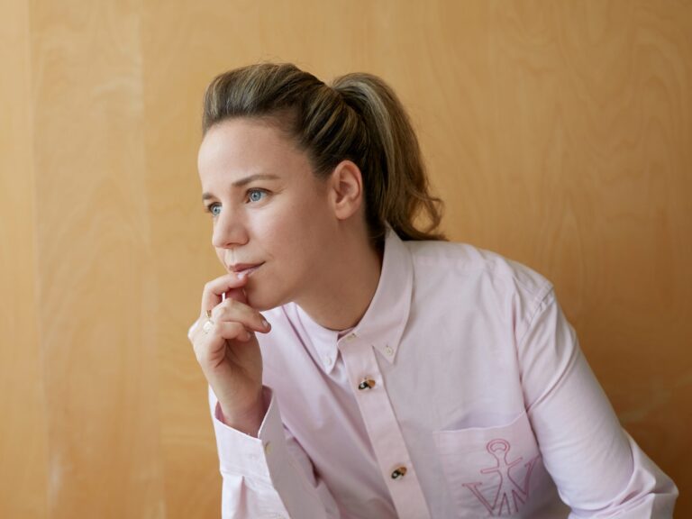 רונה קינן במופע סולו אקוסטי